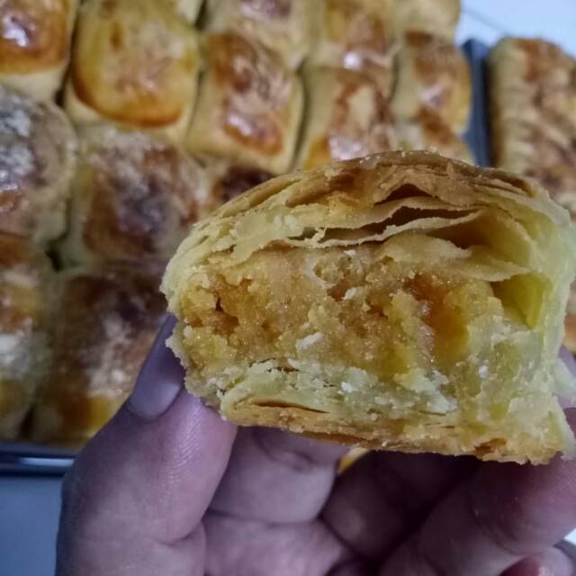 

New Bolen Susu Keju Fresh From Oven