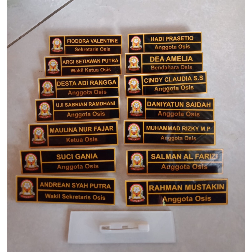 

Name Tag Nama Dada Akrilik Peniti