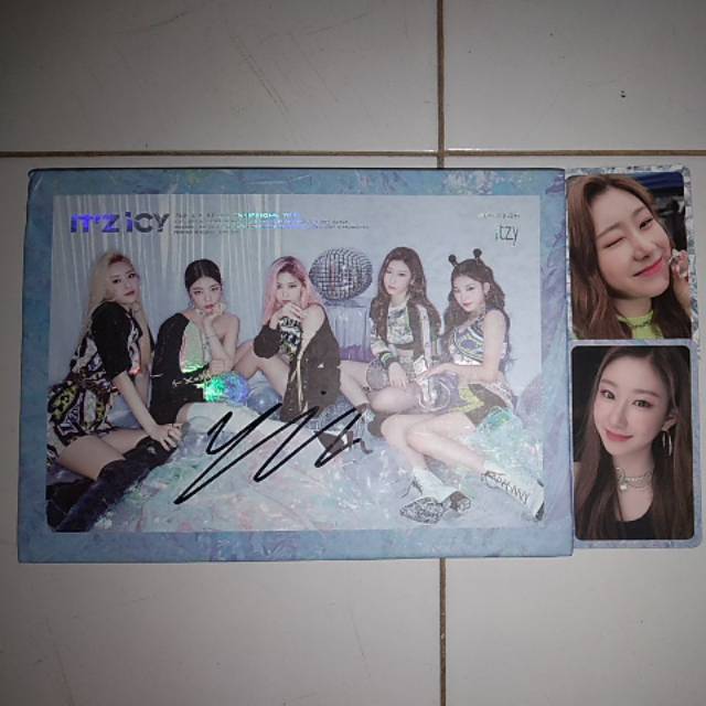 ITZY IT'Z ICY SIGNED MWAVE ALBUM RYUJIN SIGN