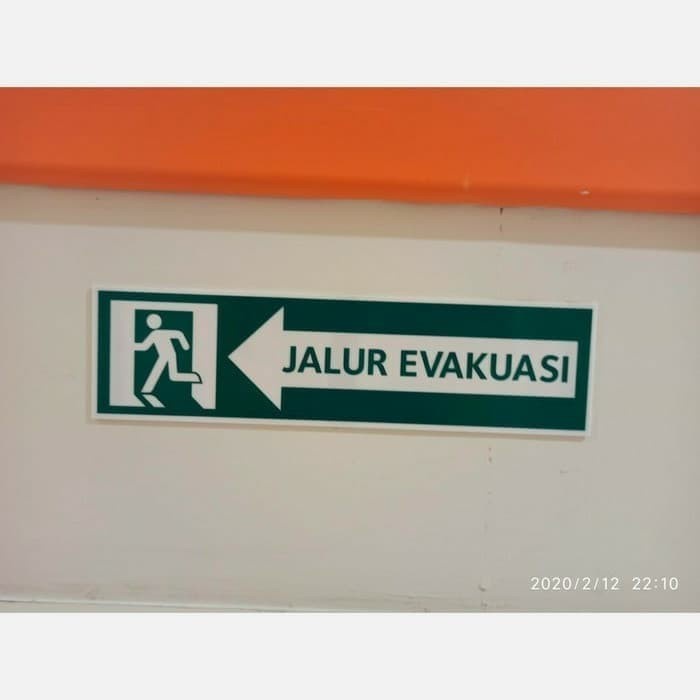 AKRILIK JALUR EVAKUASI 45X12CM k3 ACRYLIC TANDA SIGN