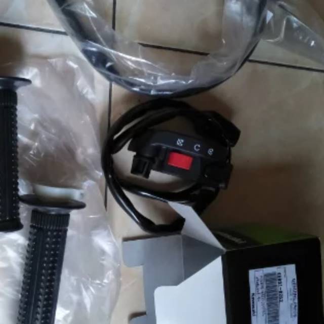 Holder kanan ksr kabel gas ksr hand grip kanan kiri ninja original kawasaki