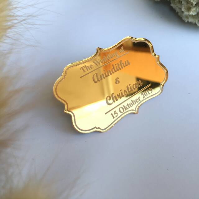 PO custom plat nama/inisial akrilik grafir dan laser cutting