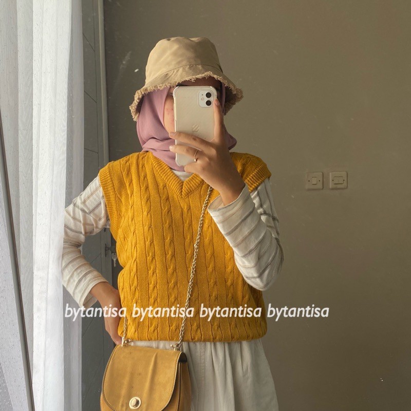 Vest Rajut Delmi | Rompi Rajut V Neck-Mustard Vest