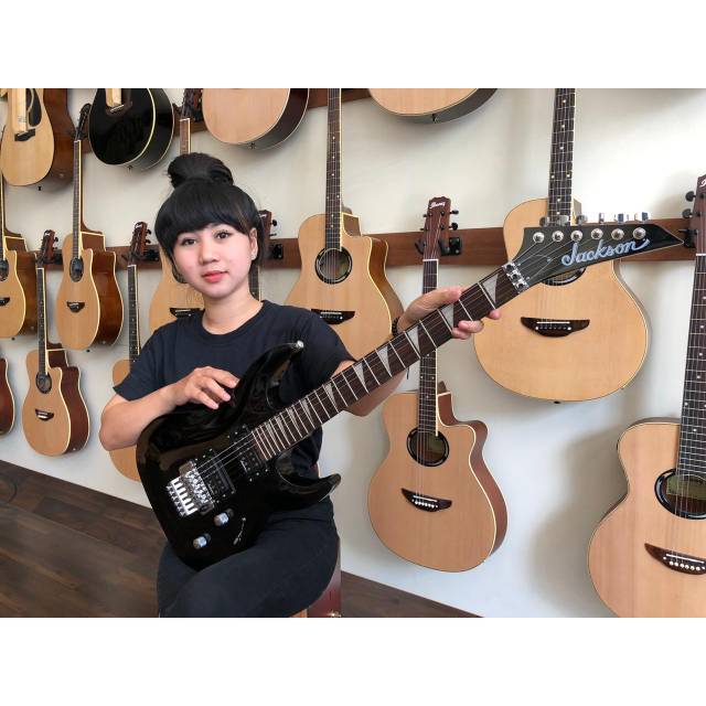 Gitar Jackson Dinky Hitam