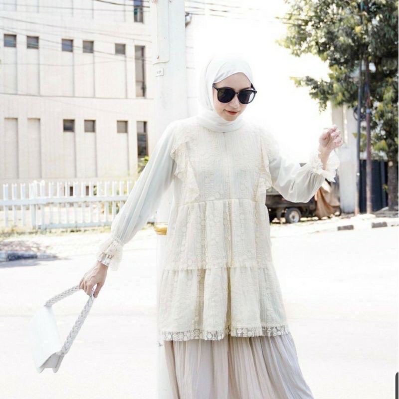 Alice Blouse Size M by Vanilla Hijab