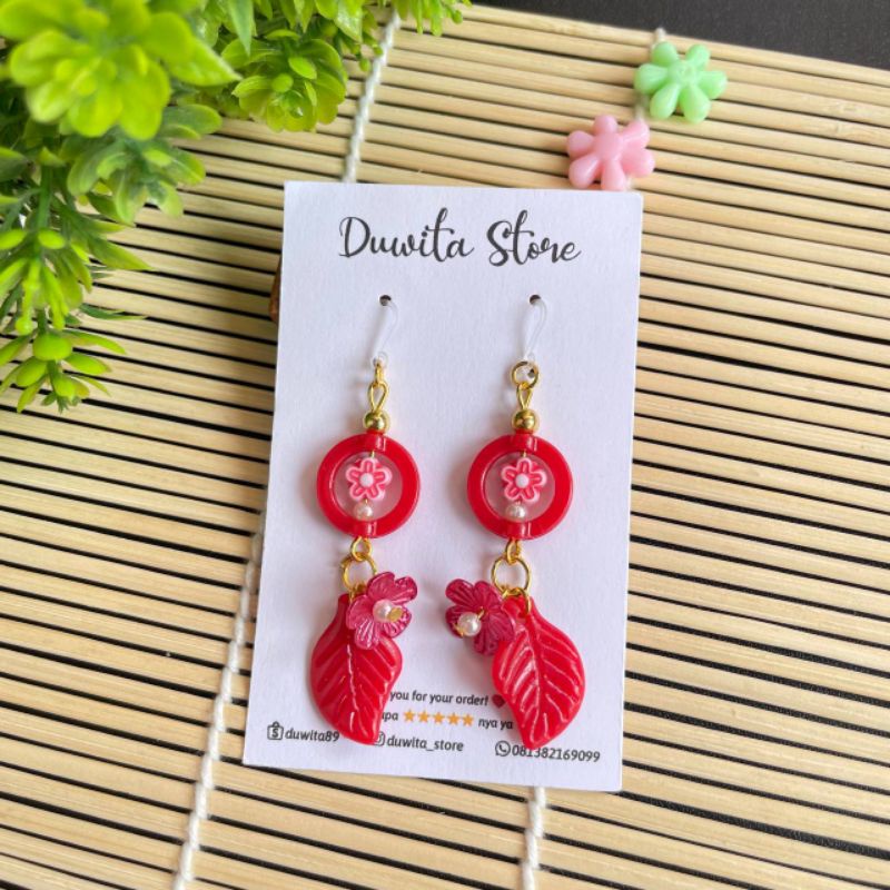 HANDMADE ANTING DEWASA KAITAN PLASTIK/GOLD MOTIF DAUN BUNGA