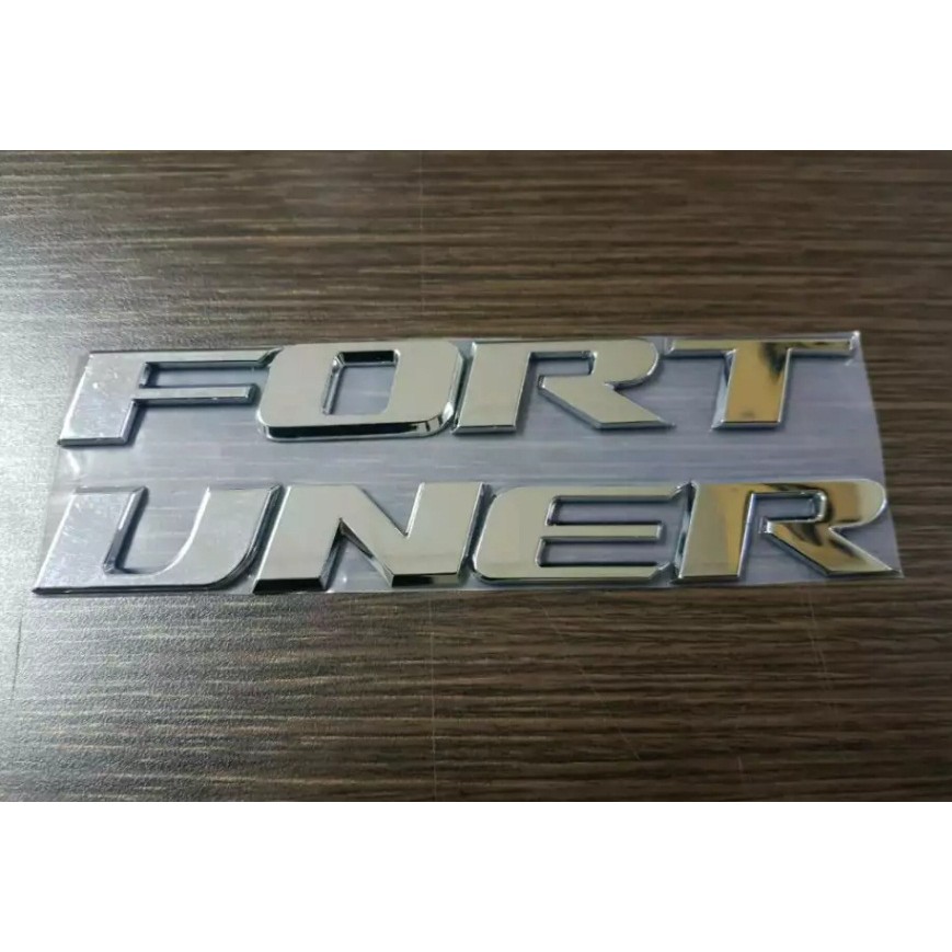Emblem Logo Kap Mesin Fortuner Chrome