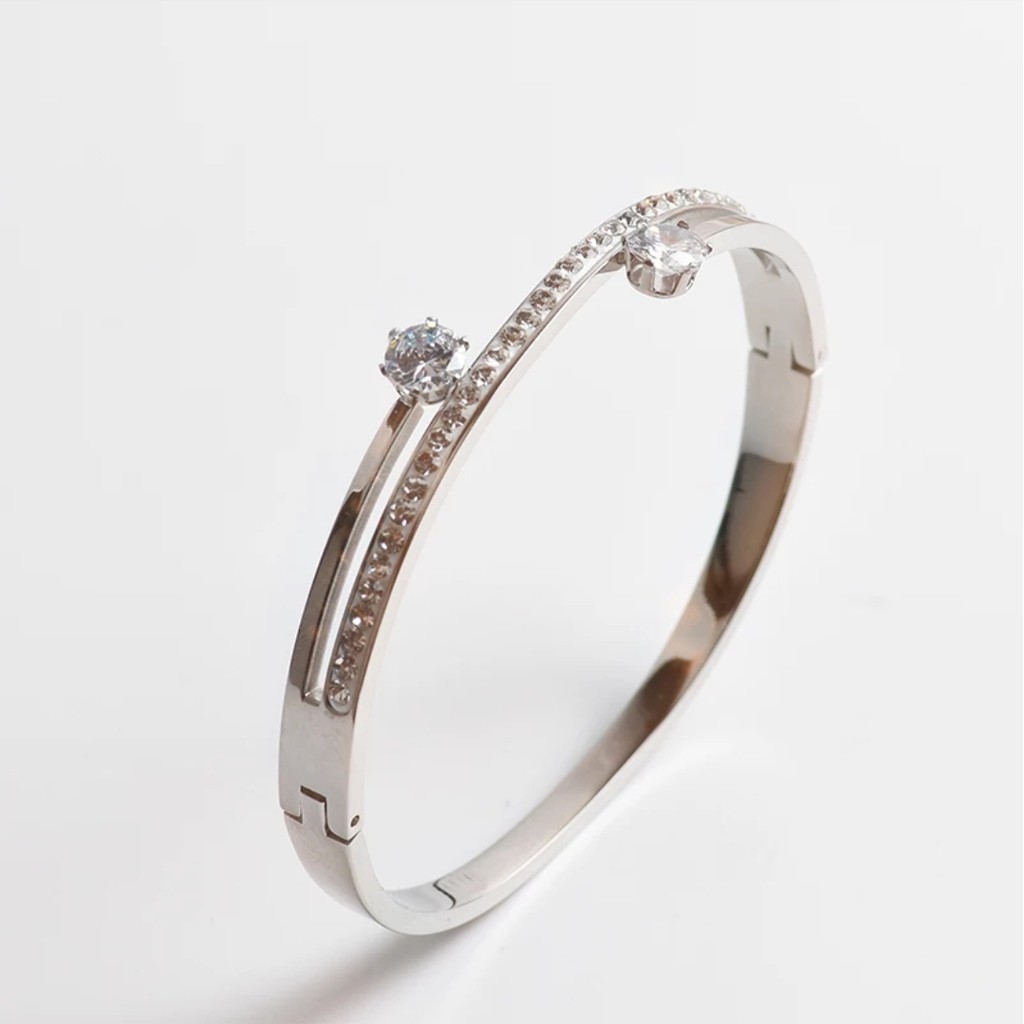 Gelang Bangle Titanium Model 2 Diamonds Dengan Tabitan Diamonds Kecil