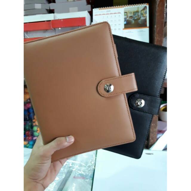 

Binder Kulit Kancing Magnett A5 20 Rings