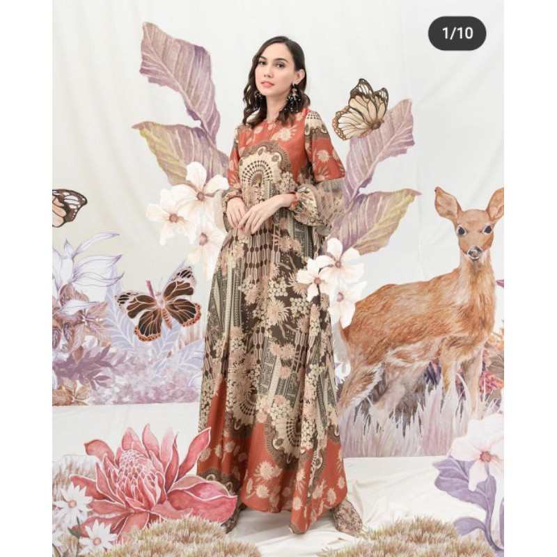 nada dress wearing klamby