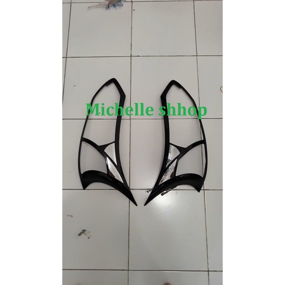 Garnish Depan Avanza 2015 - 2017 Hitam