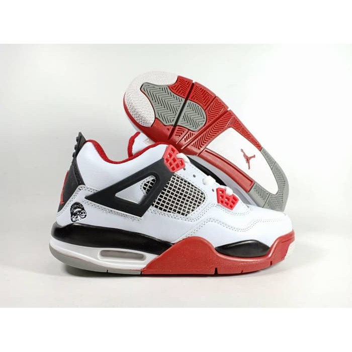 Sepatu Basket Jordan 4 Fire Red