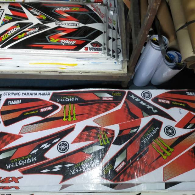 Striping variasi yamaha Nmax merah