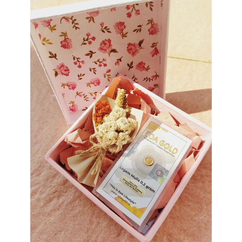 

HAMPERS EMAS KOTAK KADO WEDDING/GRADUATION/BIRTHDAY UNTUK EMAS