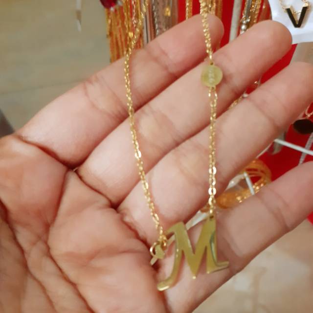 Kalung huruf m