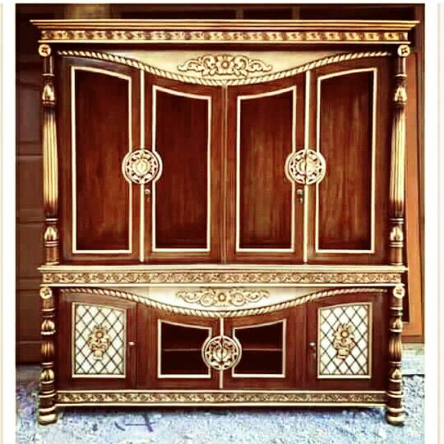 Lemari hias ruang tamu bahan Jati