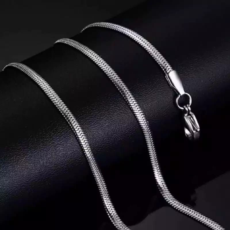 Kalung Titanium Model Gepeng Silver Pria dan Wanita