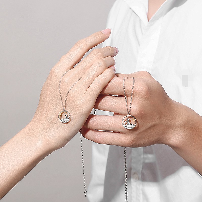 Kalung Rantai Klavikula Dengan Liontin Hewan Pangeran Dua Warna Bahan Alloy Untuk Pasangan