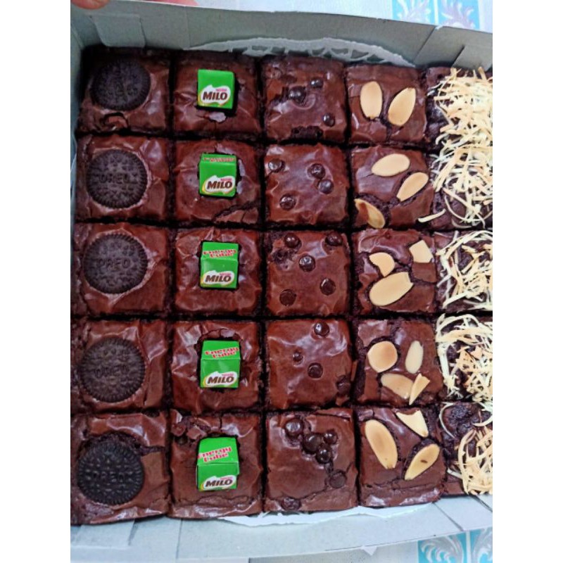 

Brownies shiny bites uk20x20 isi 25slice