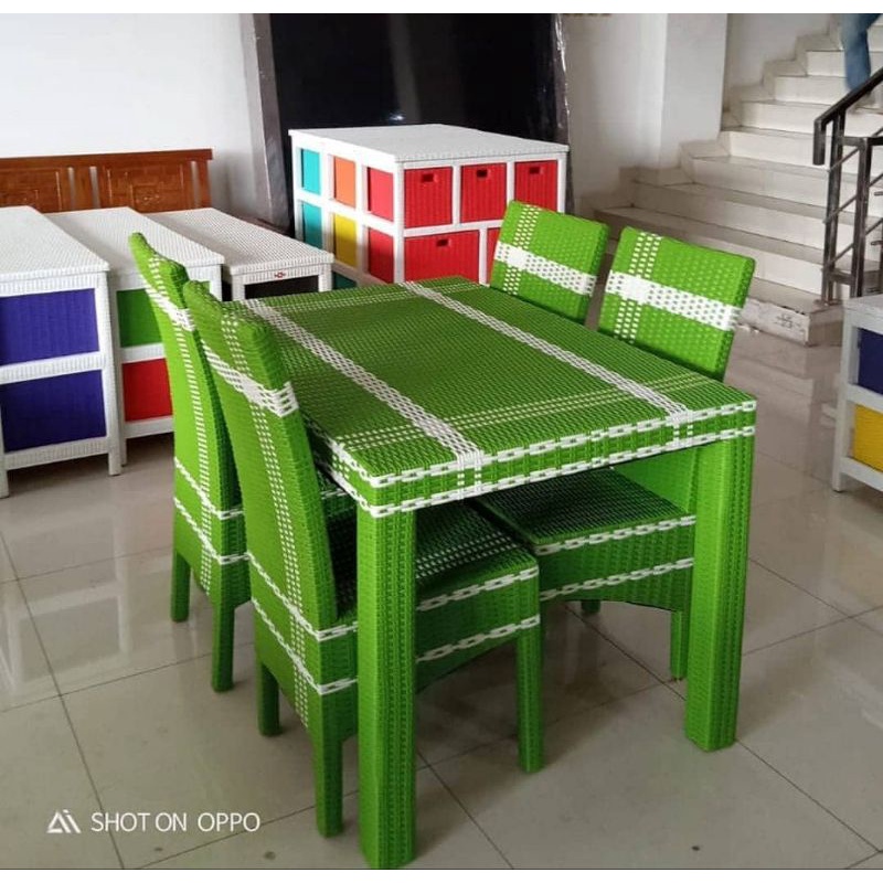 MEJA MAKAN ROTAN SINTETIS KURSI 4 (CEK OUT 2X)