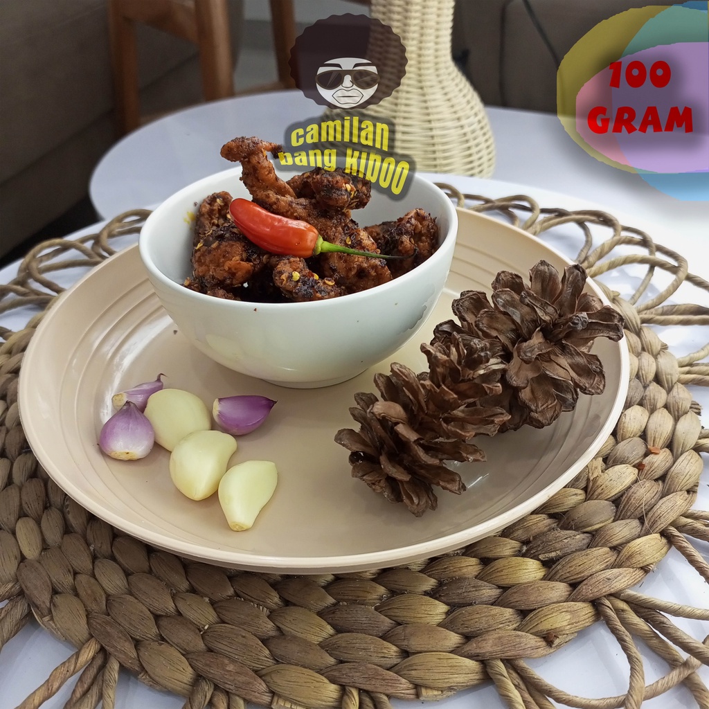 

Cemilan Pedas Keripik Kulit Ayam Crispy Krispi Pedas Gurih Aroma daun Jeruk isi 100 gram