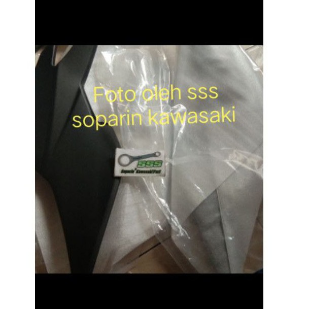 cover tengah aki ninja 250 karbu sepasang