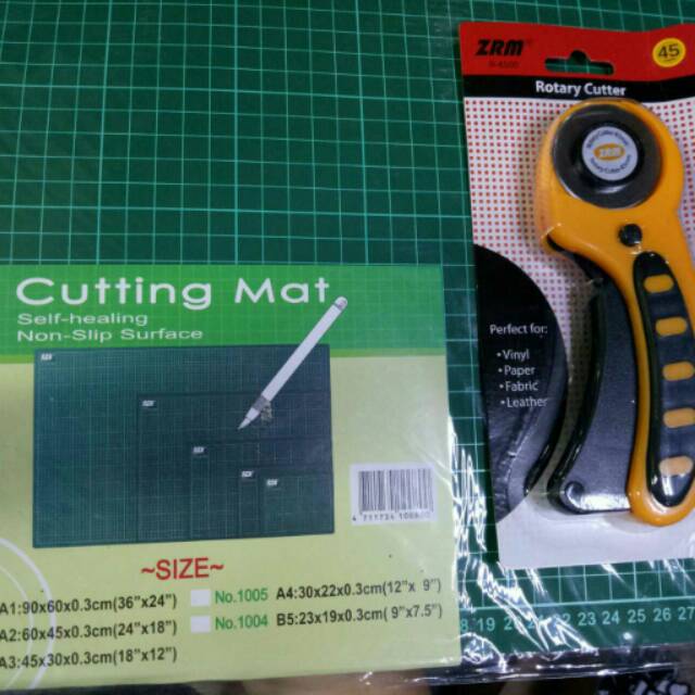 

Cutting Mat A2 + rotary cutter