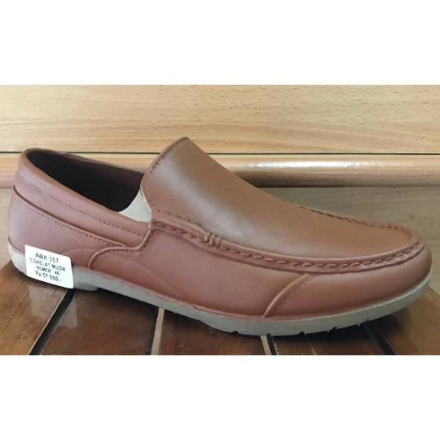 Sepatu fantofel AWK 357 brown