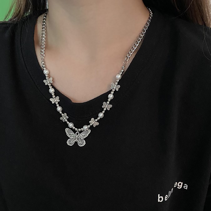 Kalung Liontin Kupu-Kupu Aksen Mutiara Bahan Titanium Steel Gaya Hip Hop Untuk Wanita