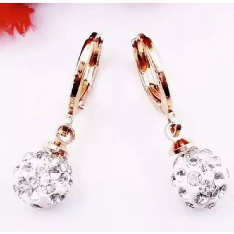 Anting bulat bola kristal