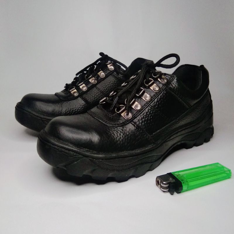 Sepatu Safety Kulit Asli Ujung Besi Sol Karet (Safety 02)