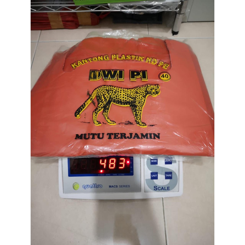 Kantong Plastik Merah Tebal Uk17, Uk24, Uk28, Uk35, Uk40  - 480GRAM  Dwi Pi Loco