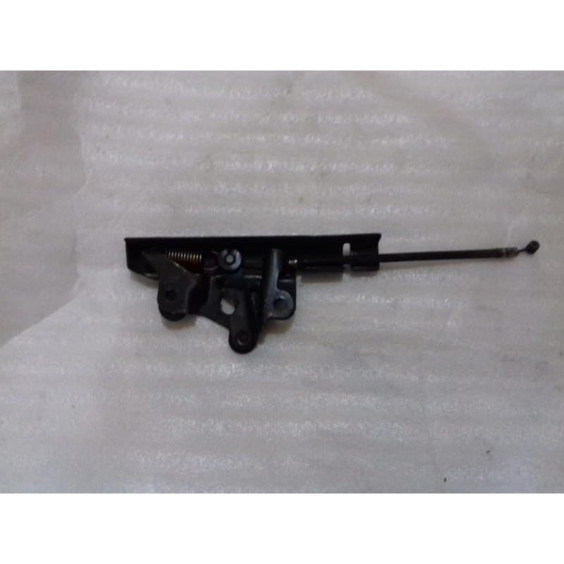 pengunci jok/penjepit jok/ Tarikan jok tiger2000 tiger revo jaminan original copotan