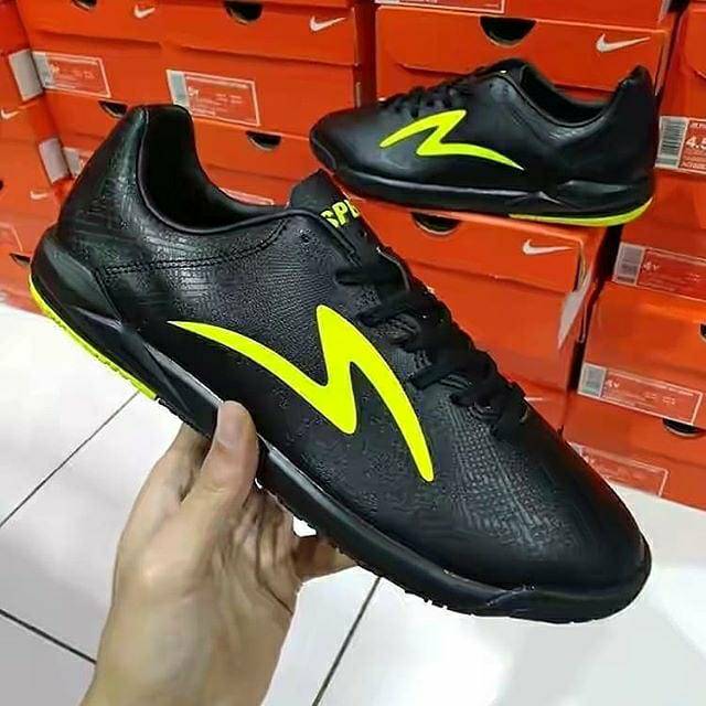 sepatu futsal specs accelerator fury