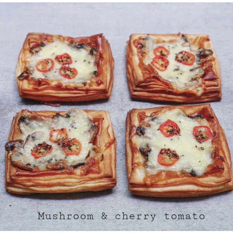 

mushroom & tomato pastry