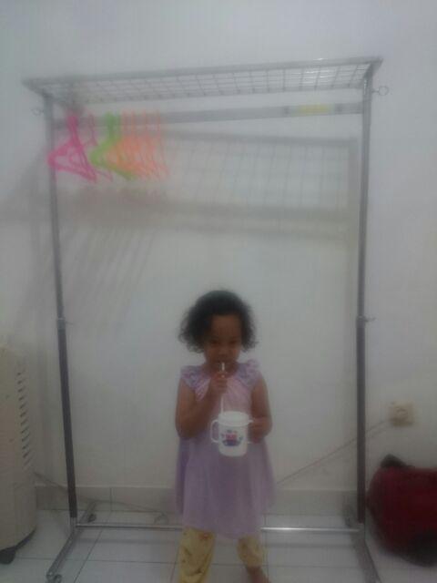 Gantungan Baju, Gawangan Pipa Kotak Dengan Rak Ram Kawat