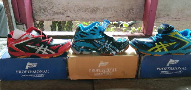  Sepatu  Badminton Bulutangkis Voli Volly  Volley 