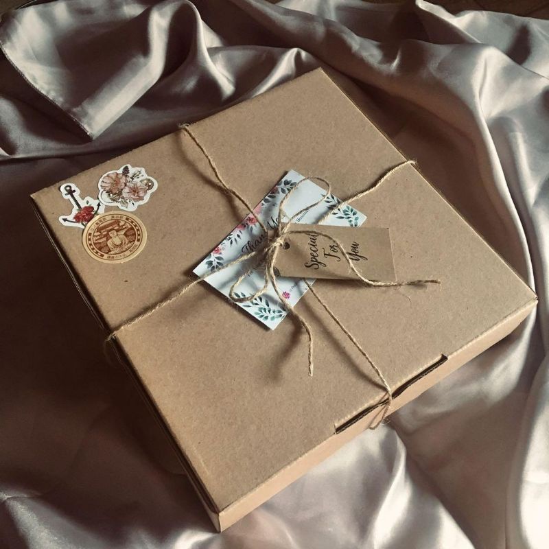 

CUSTOM GIFT BOX
