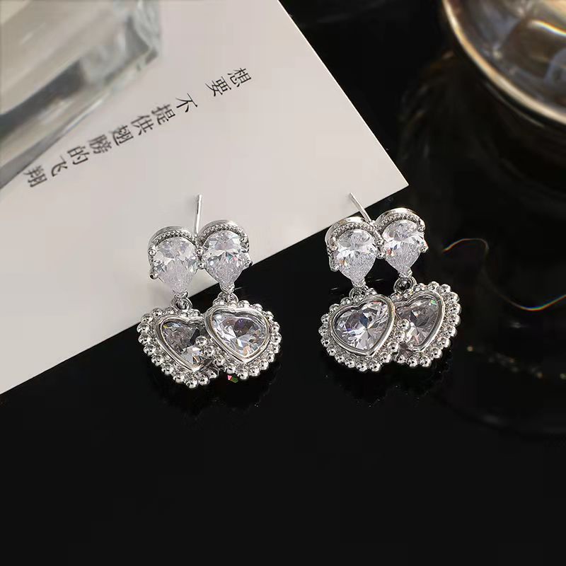 Anting Tusuk Desain Unik Untuk Wanita