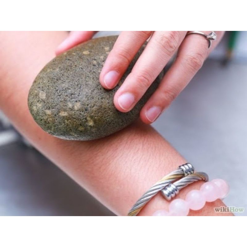 Batu kali pembersih daki