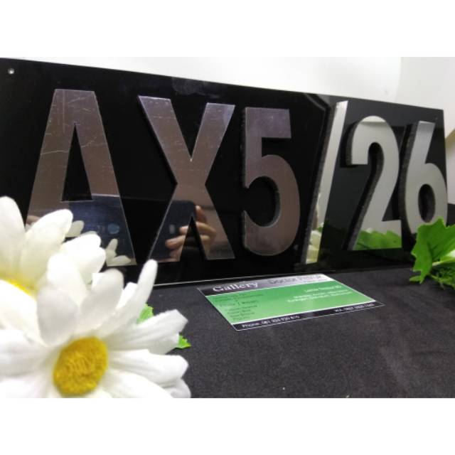 Nomor rumah timbul 5 angka bahan stainless dasar akrilik