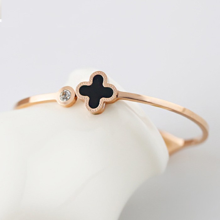 BTS Jewellery Gelang Wanita Titanium Anti Karat Model Daun semanggi