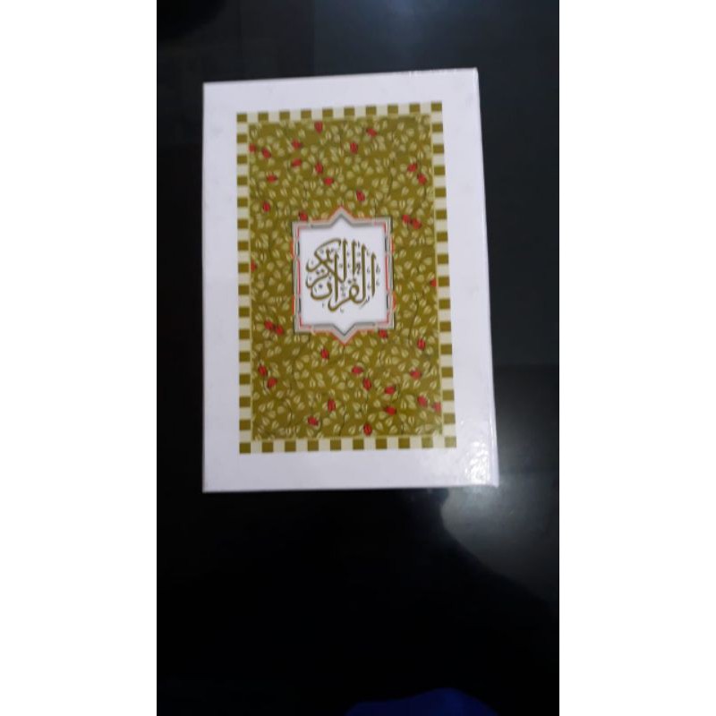 AL-QURAN cover putih motif