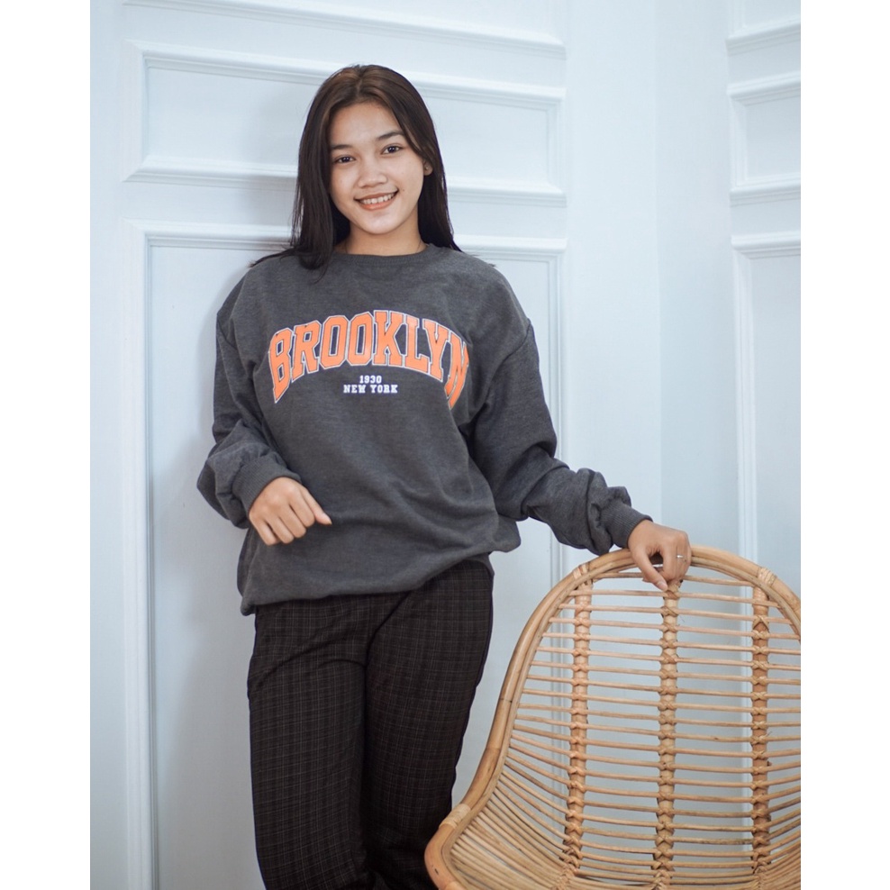 KALILA -  BROOKLYN Sweater Fleece Unisex CREWNECK Dewasa