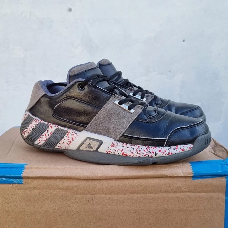 preloved sepatu Adidas Regulate