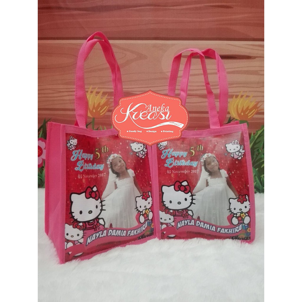 

TAS SOUVENIR ULANG TAHUN
