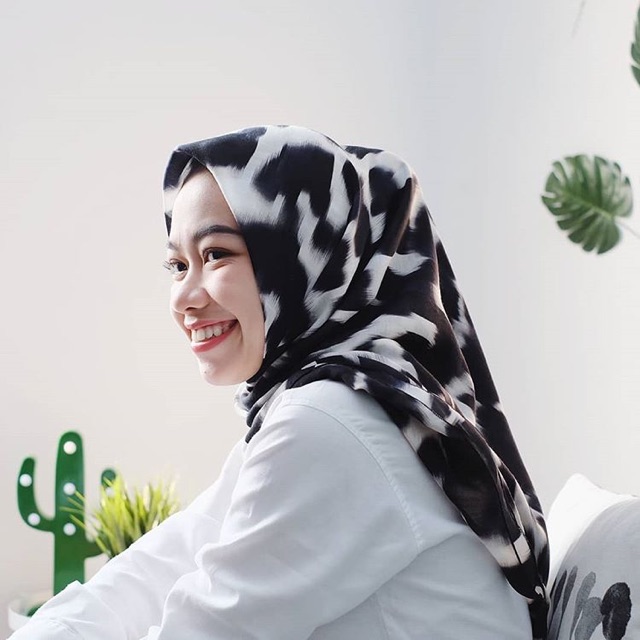 HIJAB VOAL MOTIF BIG LEOPARD