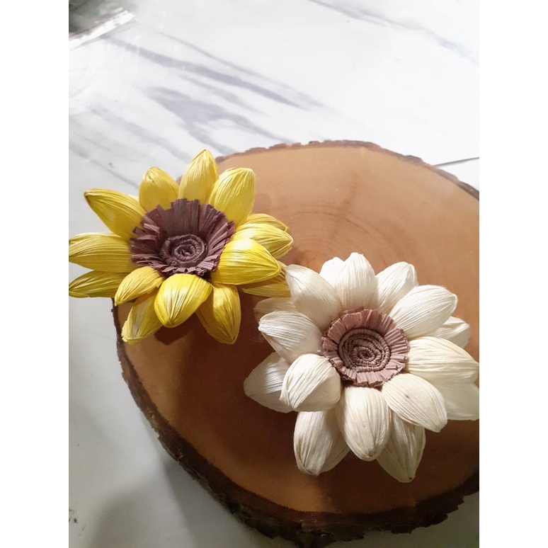 Bunga Klobot Matahari / Sunflower Klobot Bahan Mahar (BR3)