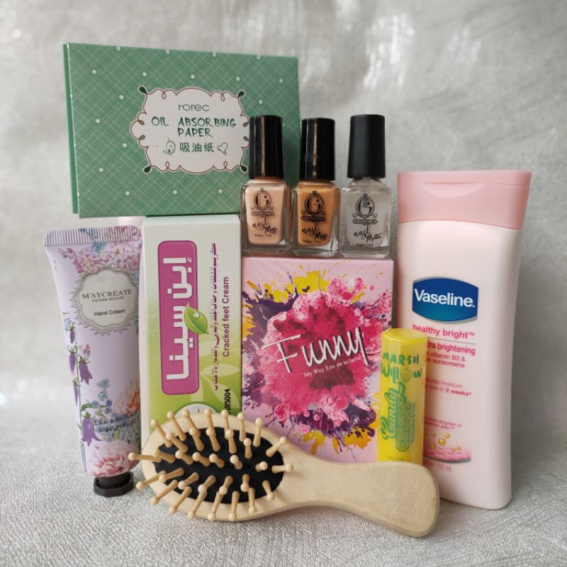 

Gift Box Hadiah Kado Cewe Perempuan Parfum Ulang Tahun Wisuda Valentine - Hampers Unik
