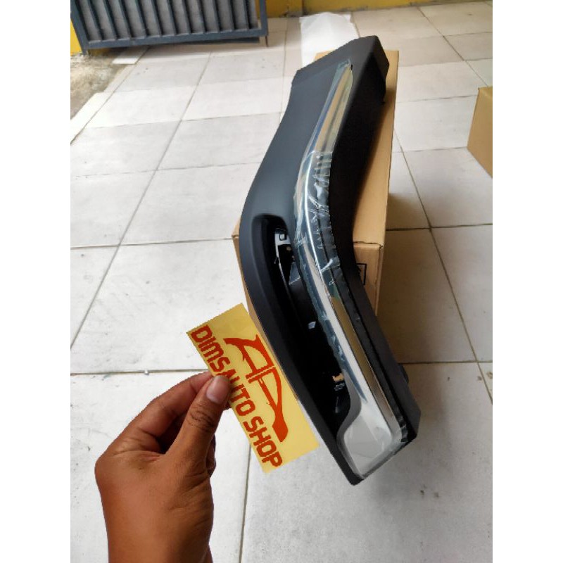 bodykit innova venturer bagian belakang